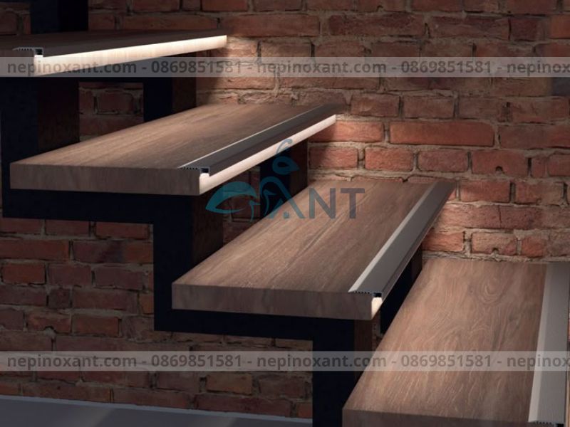 Nẹp nhôm chống trơn có đèn LED