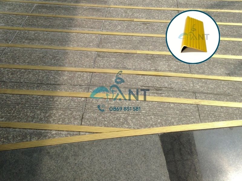 Ứng dụng của nẹp đồng cầu thang chữ L