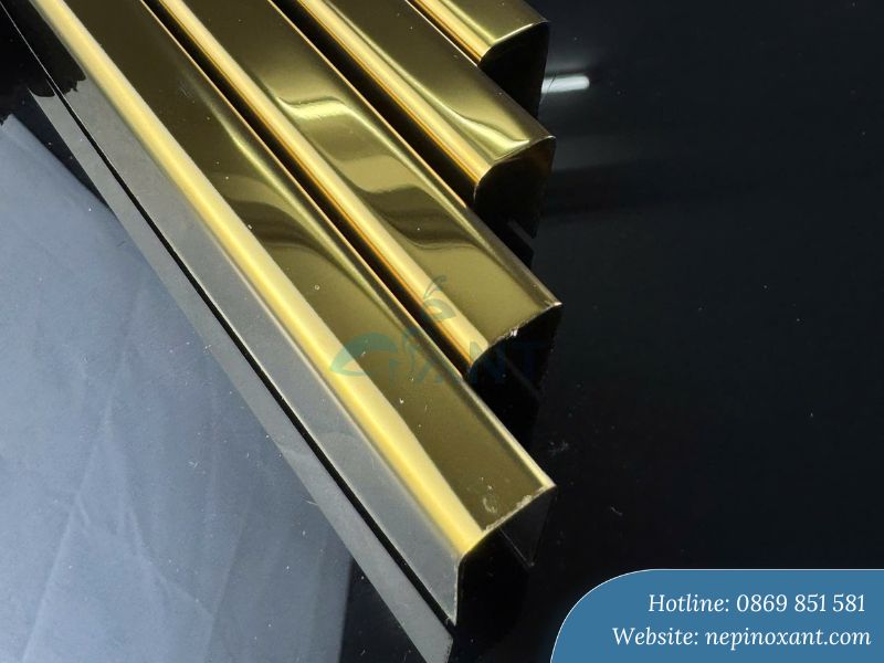 Phân loại nẹp kính chữ U theo chất liệu