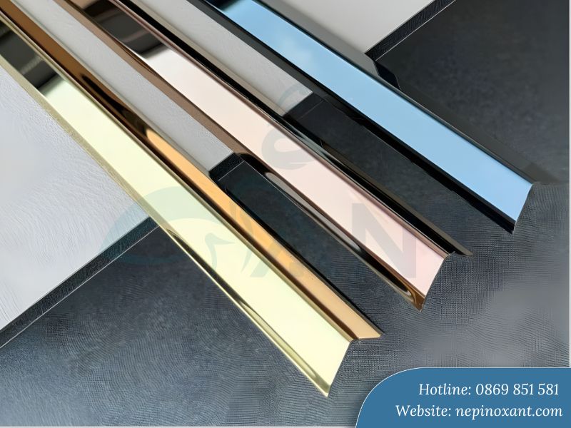 Nẹp mảnh tạo cảm giác liền mạch. Như thể chúng là một phần tự nhiên của kết cấu tường
