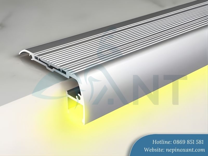 Vì sao nẹp nhôm lại là lựa chọn tối ưu cho vị trí mép bậc?