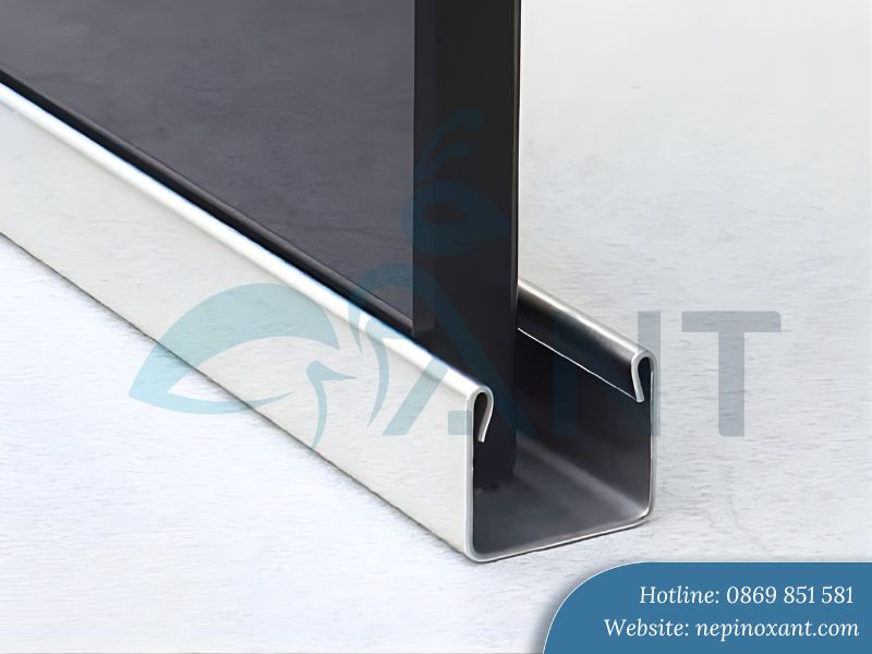 Nẹp kính cường lực làm từ inox